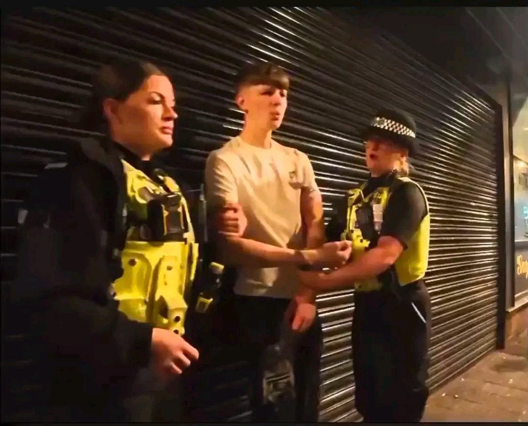 FreyjaBakke's tweet photo. I’ve watched the footage of Birmingham Police and it’s clear that the white guy who was drunk was the victim of assault but somehow he was arrested whilst the culprits weren’t.

Another example of two-tier policing which most of Parliament doesn’t want to talk about.

We must stand with 20-year-old Cody Harper who’s due in court on July 23rd, facing fabricated accusations from a disgraceful two-tier Police Officer after being assaulted by a Black Mob.

The police shouldn’t be allowed to get away with this they are enforcing Two Tier Policing across the UK.

Officers like this policewoman are a disgrace and are very dangerous.
Copied from another account