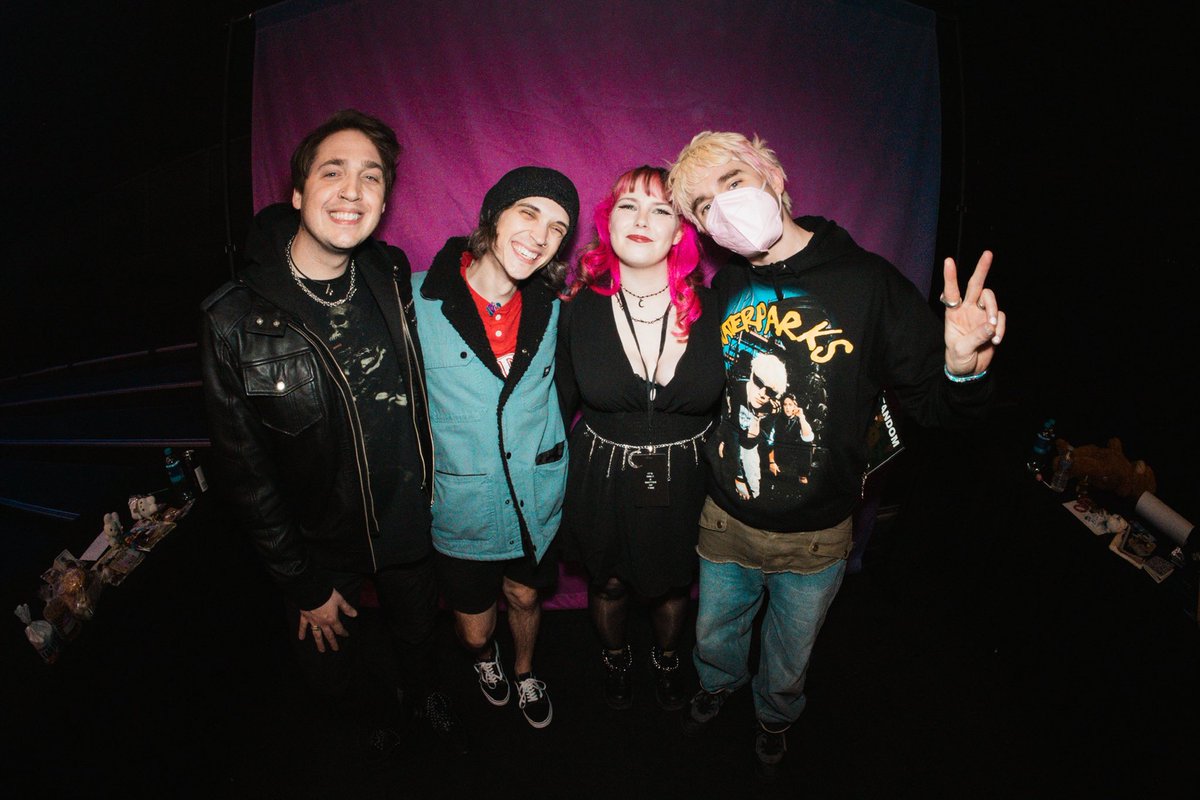 alienstookover's tweet photo. @Parxisnotok @waterparks @awsten @underscoregeoff (Ignore how pale I look) but flowy black dress!! https://t.co/FfdVtjTIC3