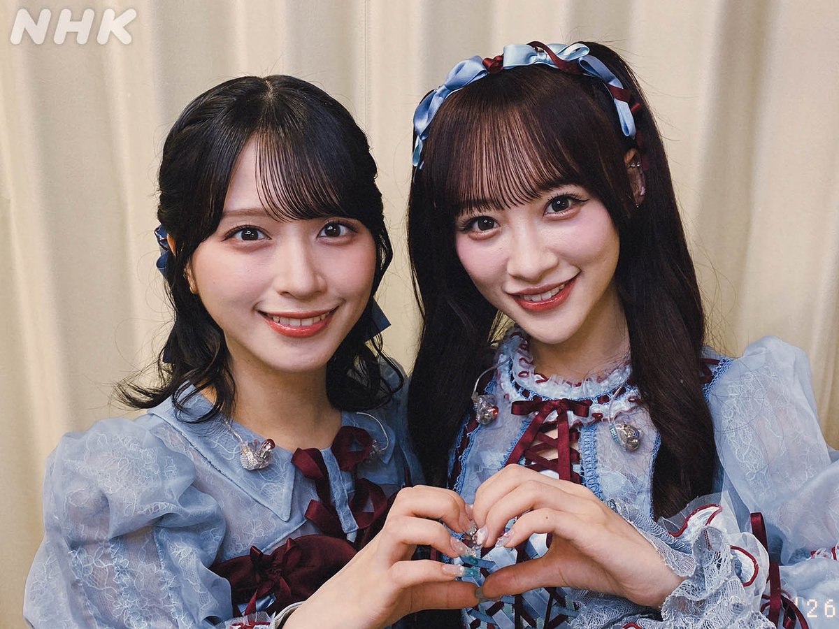 nhk_venue101's tweet photo. 🤳#Venue101EXTRA  見逃し配信中✨

本番前の 
🩷＝LOVE(#イコラブ) の様子はこちら📸

番組公式インスタには他にも写真が❣️
プロフィールのリンクからチェック👀

見逃し配信はこちらから👇
🔗https://t.co/oL5CRPAYmQ https://t.co/2tXpUt1HQX
