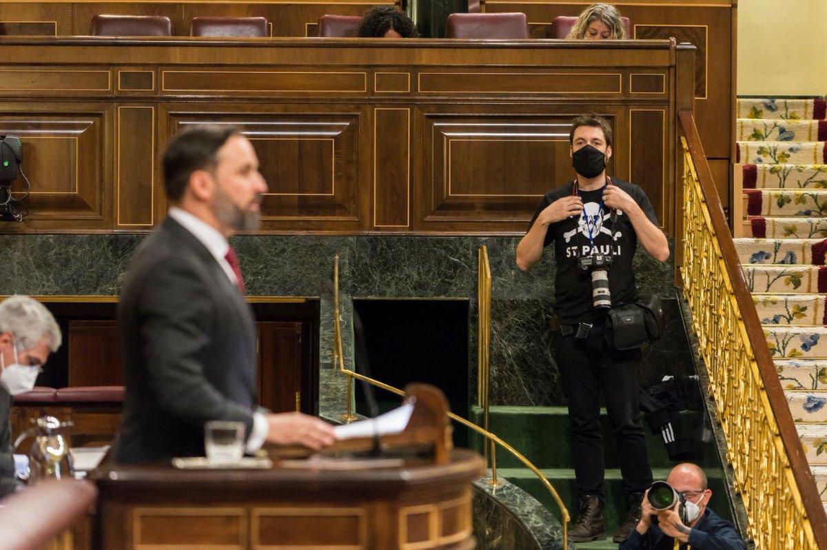 chau_10's tweet photo. Ojo, que el que bebe monster podria ser ministro... https://t.co/E1NLNB5f3m
