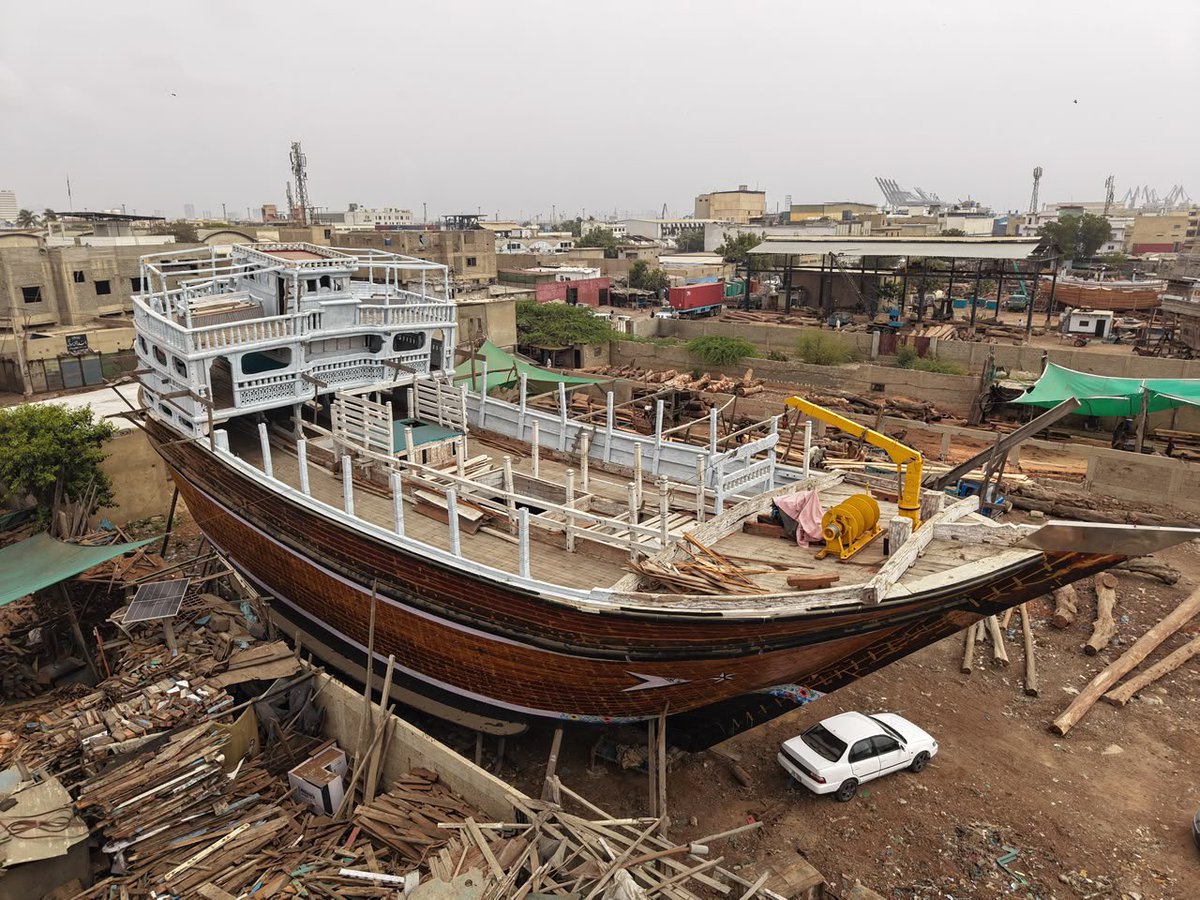 murtazawahab1's tweet photo. It surprises me at times how talented our people are. These boats are made by the talented people of Machar Colony. Imagine what we can do with professional guidance and training. As a nation, we need to focus more on developing skills of our people to earn livelihood than anything else. This is what I think, what about you?