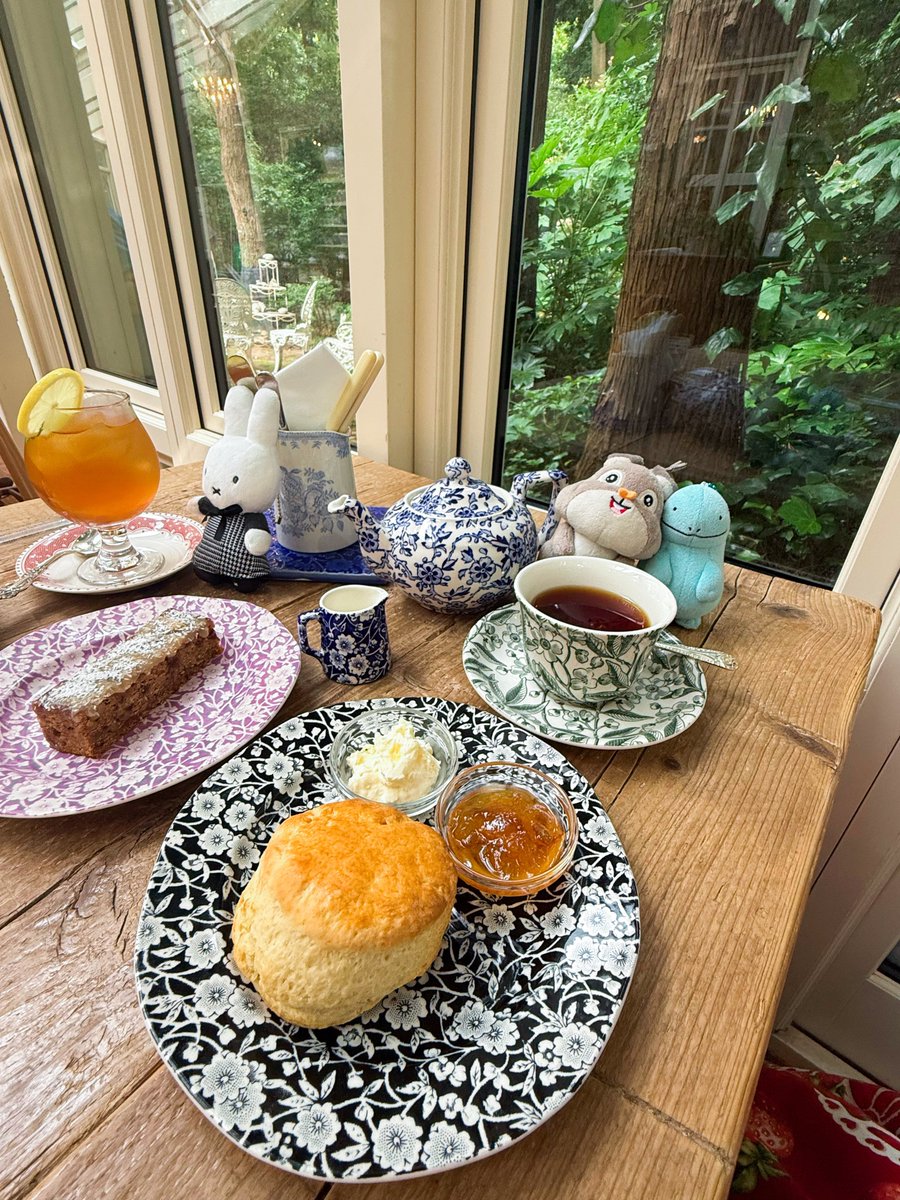 suionlunaco's tweet photo. 今日はLove’s Strawberry Afternoon Tea柄JSK着てアフヌンしました₍ᐢ..ᐢ₎♡
紅茶もスコーンもケーキもおいしくて幸せ🫶 https://t.co/sS6adr6gUJ