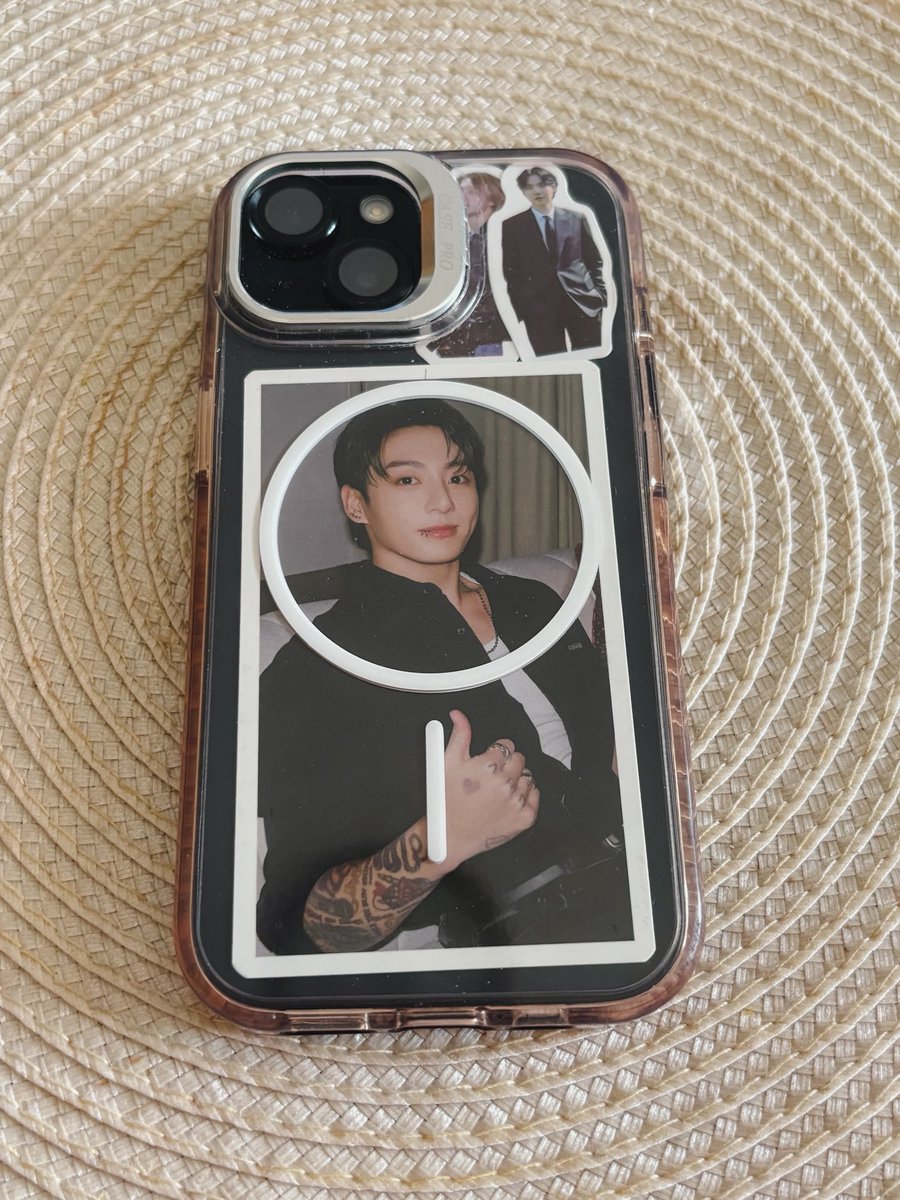 AlessHDN's tweet photo. La photocard de ella / La photocard de él https://t.co/UEFwhCOV7h