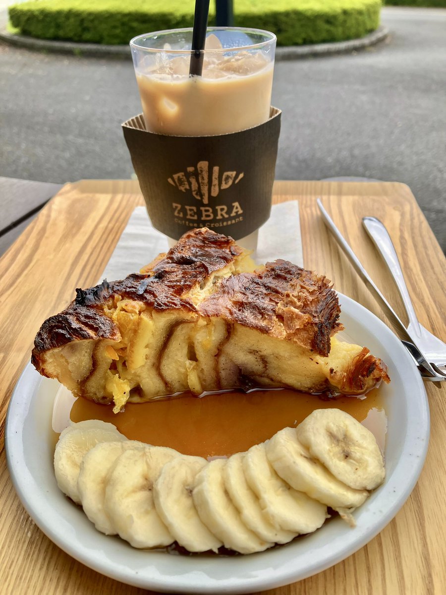 takedome2's tweet photo. #くじら橋
#ゼブラカフェ

坂を登りくじら橋に到着😊
ZEBRA Coffeeでクロワッサンプリンとアイスコーヒーを頂きながらひと休み☕️😋
再スタートすると少し降ってきましたが傘はいらない程度でした☔️
尾根幹を下り多摩川に復帰して帰宅👍
ほぼ降られず気持ちいい三沢川散歩を楽しめました😊 https://t.co/6Z5w1tRo5w