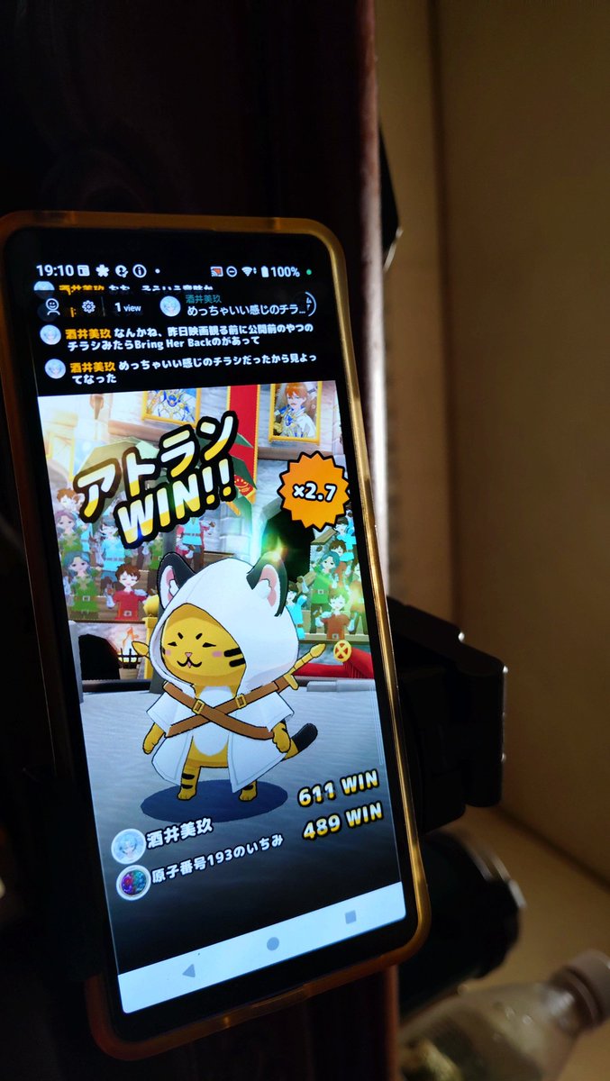SumikkoIchimi's tweet photo. 本日、配信中のワイ視点
ダイソーのテーブルとかに固定できるスマホホルダー使って寝っ転がって配信しとる🤣🤣 https://t.co/KIMaMxpQnb