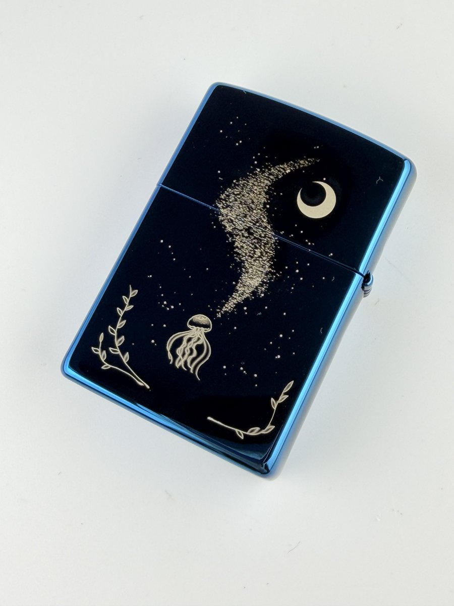 zippo_original's tweet photo. 🖤 シルバーブラッシュのクールなZippo🐱
シンプルで印象的な猫
どこかミステリアスでスタイリッシュ…
猫好きさんや、シンプルデザインが好きな人に特におすすめです🙌
#Zippo #ジッポ #Zippoライター #猫 #猫好き #ネコ #シルバーZippo #ブラッシュ仕上げ #動物デザイン #シンプル #メンズライター https://t.co/M1MQsG055D