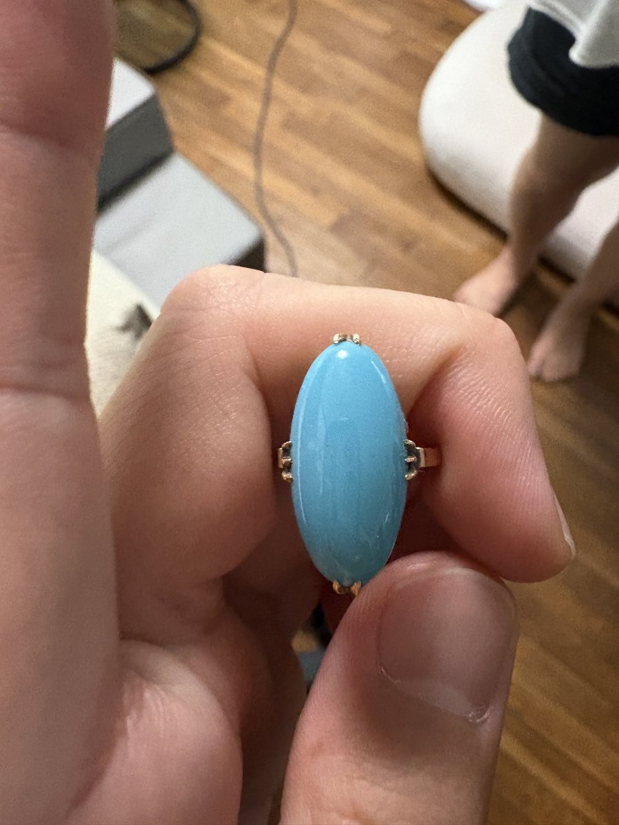 EEvichu's tweet photo. 金指輪二つを1時間かけて探してくれた。
代わりにバカ重いプラズマテレビを引き取ってあげた。

Win-Win https://t.co/fTXkwHayVx