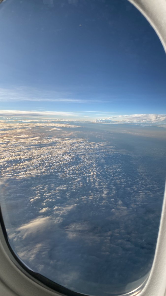 jay_Hangdong's tweet photo. 機内で到���までずっと寝ていても結局は家で寝直すから深夜便は体力を消耗しリズムを崩すだけ派。 https://t.co/dD6LxblXq4