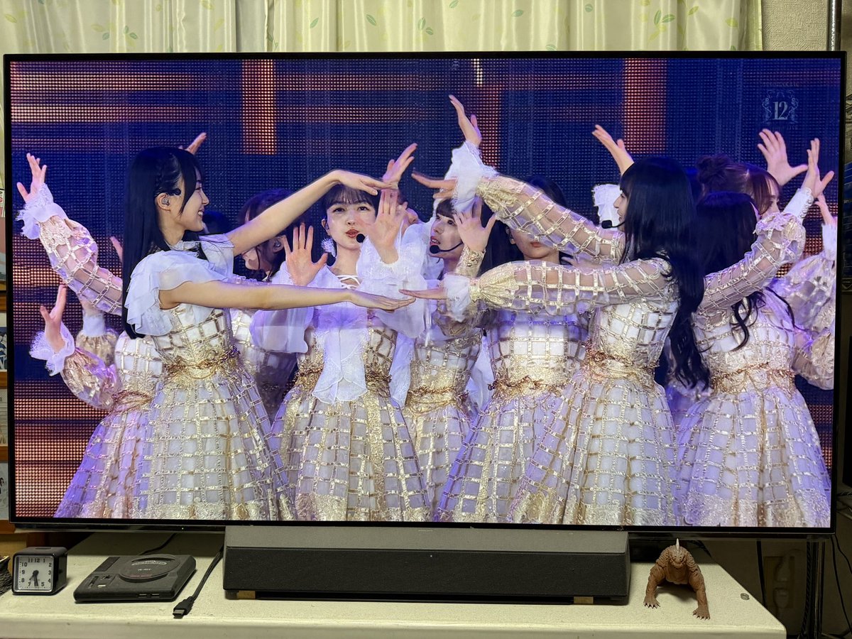 min_fun's tweet photo. もう北海道のライブは終わってるのかな?お留守番組の私は「12th BD Live」見ながら晩ごはん。来週の広島公演に向け盛り上がる。

関東とかから北海道公演行ってる方って明日帰るのかな？ https://t.co/ITOOJy3lMG