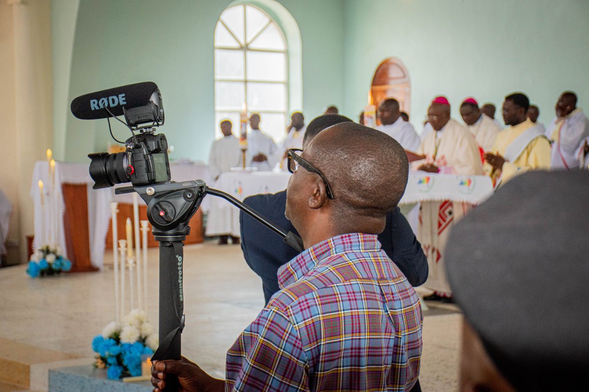 KweTu_Prod's tweet photo. 🎥🎙️Votre public va bien au-delà des murs de votre salle.
De Beni au reste du monde, connectez votre audience grâce à nos services de Live Streaming et Recording.

KweTu Prod Services met à votre disposition son expertise et son matériel pour vous offrir un service professionnel. https://t.co/HddXrsZpuj