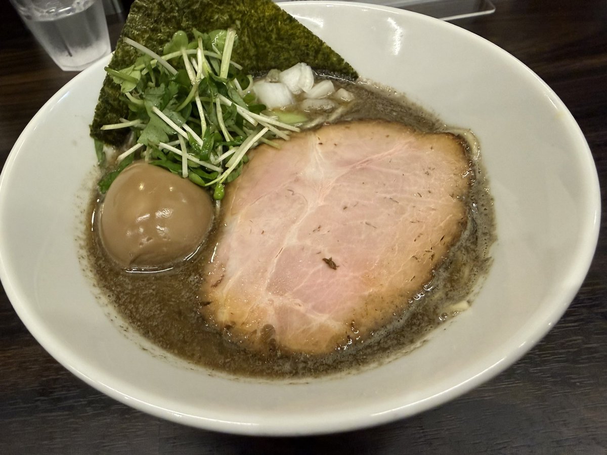 upa_yp's tweet photo. 錦糸町中華そば さん式　濃厚煮干し中華そば

膜張るレベルの濃厚ドロッドロなスープで美味かったわね
替え玉はまだ油そば風というのも珍しかった https://t.co/iZ75B3MQ7Y