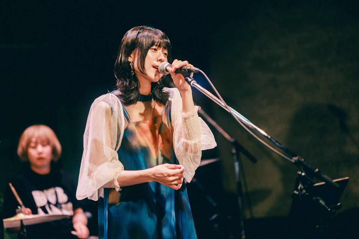 _yamadamoe's tweet photo. 吉祥寺スターパインズカフェ
EP「色彩」リリースワンマンライブ
ありがとうございました！！

熱量の高いバンドサウンドでお届けしました🎸

またまた新境地 Jazzyな新曲「仮面」も大好評✨

最初から最後まで みなさまが一緒に楽しんでくださっているのが伝わってきて幸福でした💐

#山田萌ワンマン https://t.co/EqGVsAH7wX