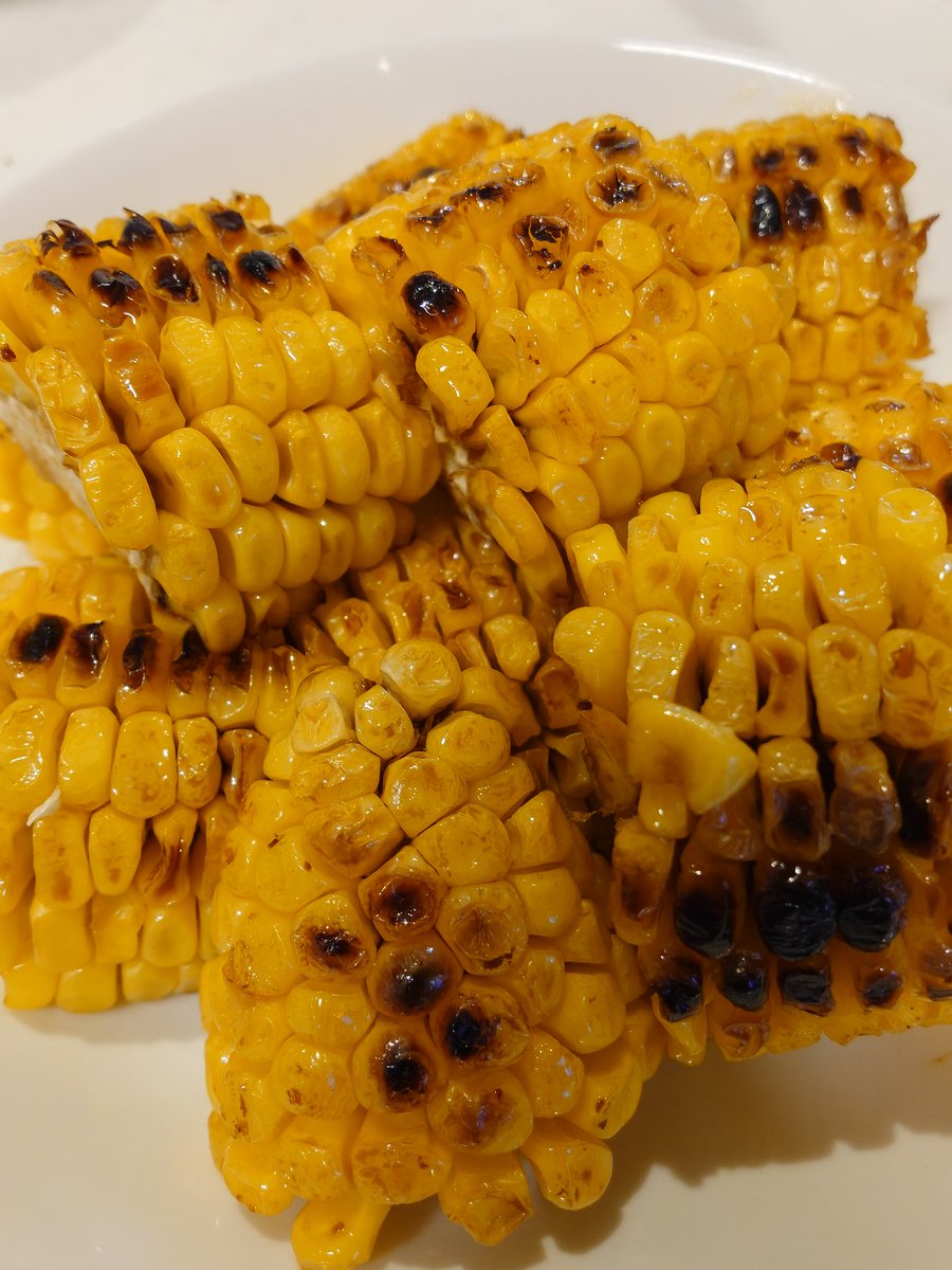 mocoankh's tweet photo. 今日の晩ごはんはコレ😜めちゃうまー！
焼きとうもろこしも( ﾟДﾟ)ｳﾏｰ https://t.co/VeslWUa8W1