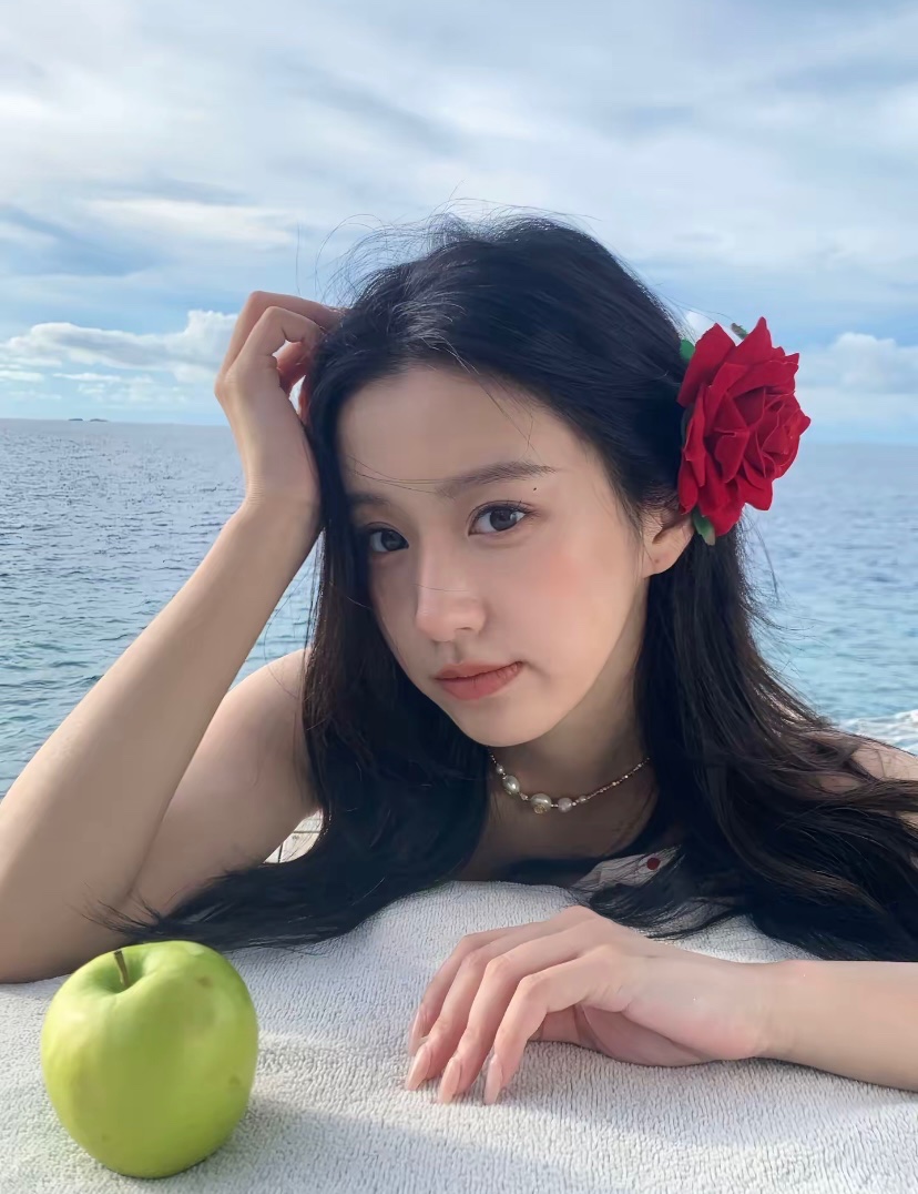 forshangen's tweet photo. 📸 260705 ✧ Bao Shangen Douyin Update 

🌹

#BaoShangen #包上恩 https://t.co/xTJjmOTV58