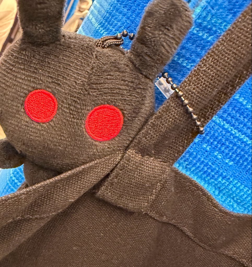 mc014038's tweet photo. これでもかってぐらいいっちばん後ろのいっちばん角の席で後ろを気にせずスマホもペンラも振り上げた！

最後の挨拶「言うことない」って言うてるつよぽんも、お見送りを「おくるやつ」って言うてたつよぽんも、終始テンション高めでだいぶ笑わせていただきました

帰ります！

#NAKAMAtoMEETING_vol5 https://t.co/NJDndWzeMD