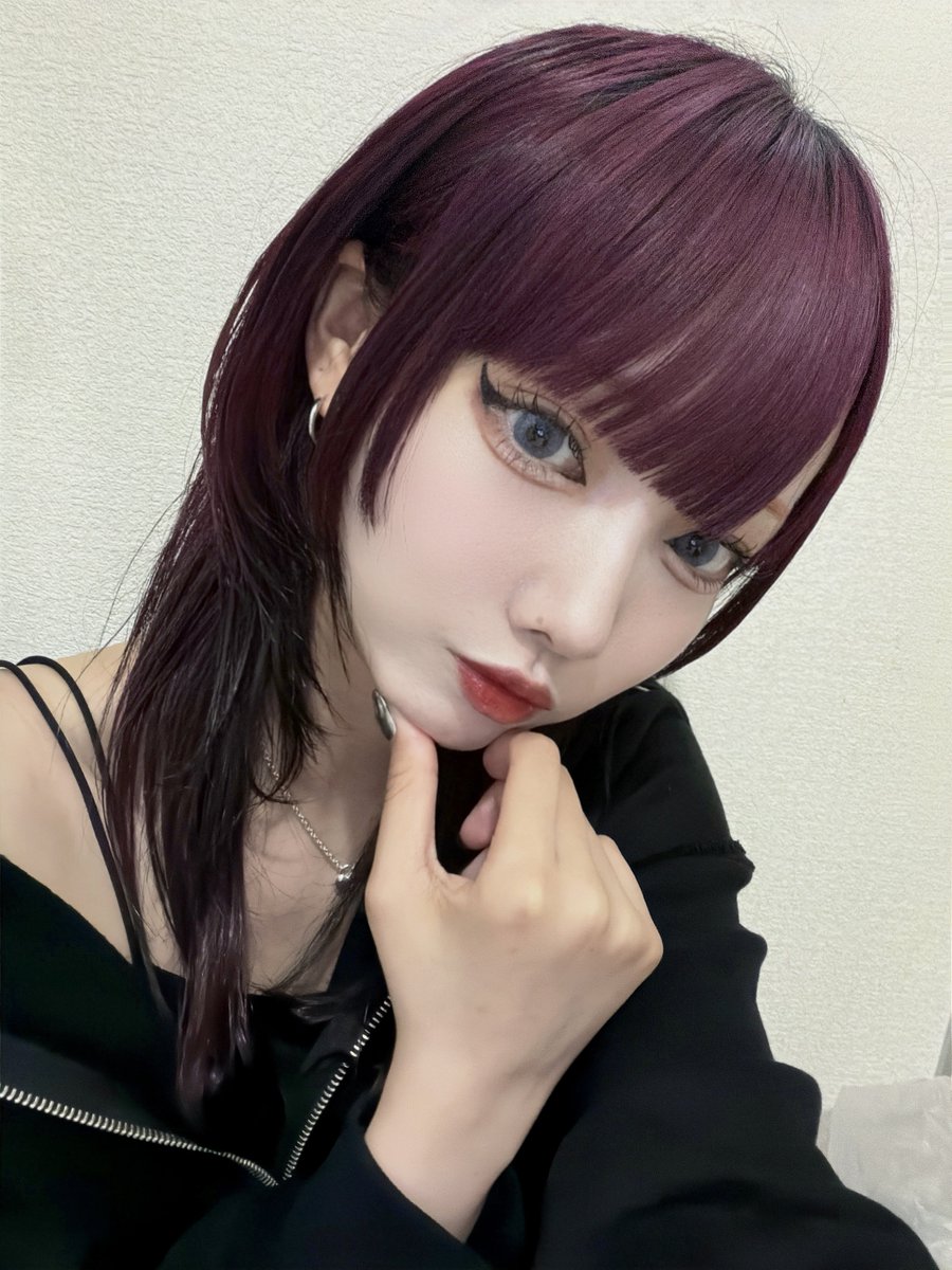 io_nightowl's tweet photo. 赤じゃない、偽者みたい https://t.co/Lupf4kzV60