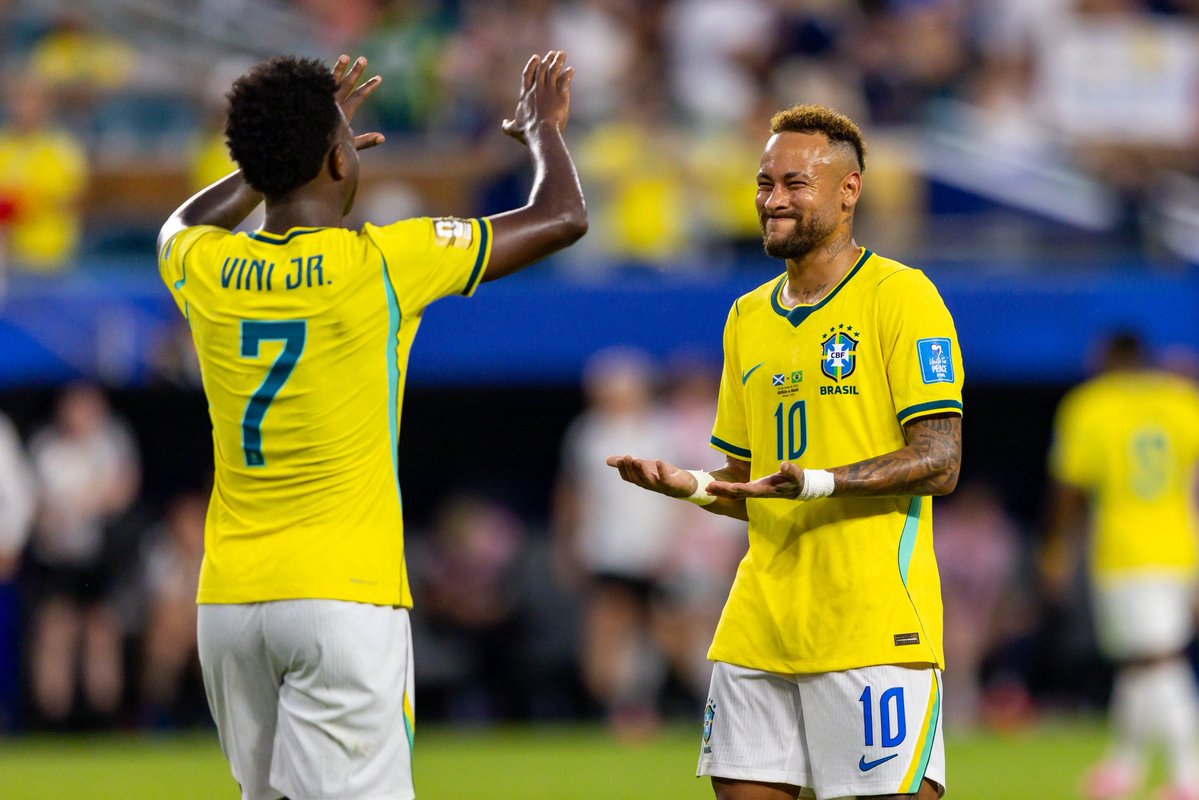 ActuFoot_'s tweet photo. 🚨 Carlo Ancelotti : « NEYMAR 🇧🇷 PEUT JOUER 90 MINUTES ET IL PEUT JOUER AVEC VINICIUS 🇧🇷. ✅

Je pense qu'ils JOUERONT ENSEMBLE. » 

🎙️ conf. de presse https://t.co/Ab9ecOaRBL
