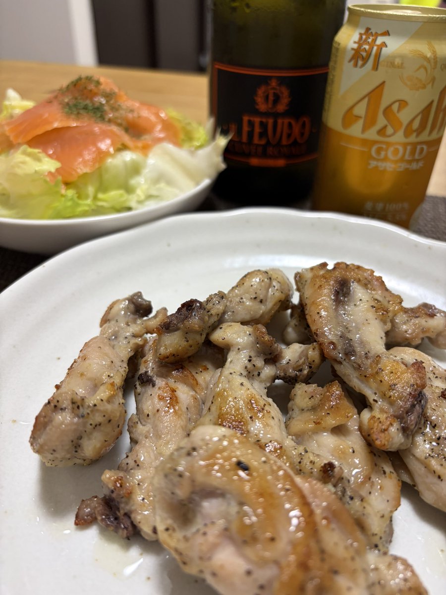 narichansan's tweet photo. 梅雨の日曜日☔️
じめじめなんでスカッと飲ナイト🍺
#晩酌
#宅飲み
#おうちごはん
#乾杯
#ビール
#ワイン https://t.co/ZqVMnld5VJ
