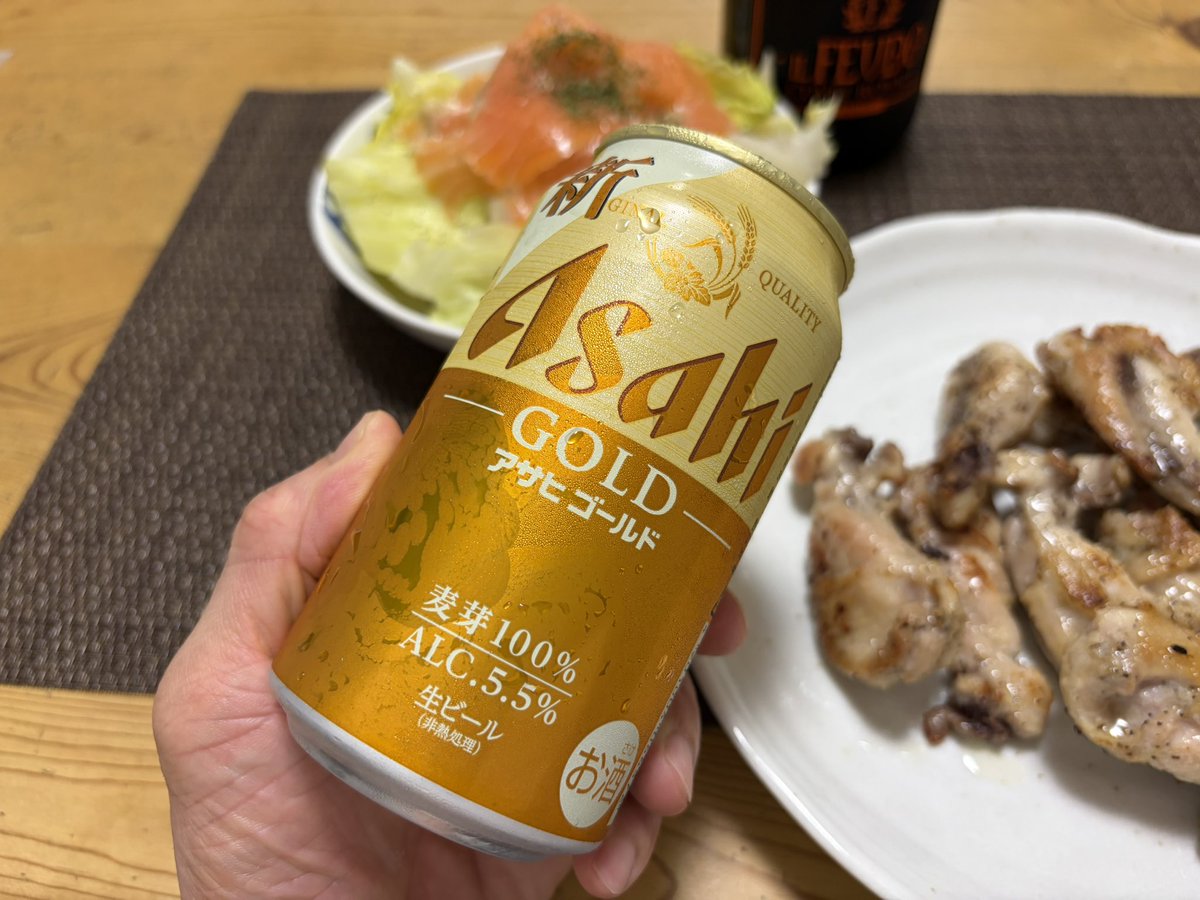 narichansan's tweet photo. 梅雨の日曜日☔️
じめじめなんでスカッと飲ナイト🍺
#晩酌
#宅飲み
#おうちごはん
#乾杯
#ビール
#ワイン https://t.co/ZqVMnld5VJ