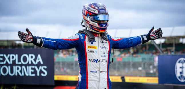 Italiaracing's tweet photo. Silverstone, gara 2: #DePalo batte #Slater e si riscatta - @Formula3
https://t.co/3th6kDkieI via @italiaracing.net https://t.co/6mRSkrhki2