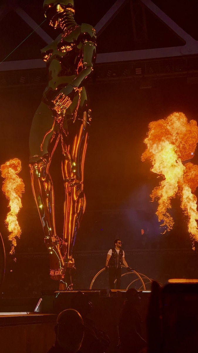 vachekeery's tweet photo. the weeknd est tellement le goat qu’il pense être bref je suis en goumin. https://t.co/1K7z3kkt0d
