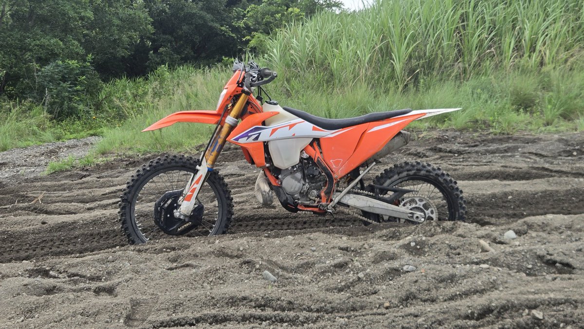 Tiger900RP's tweet photo. ひたすらサンドの轍練習
バンクでステップ当たる時にビビってアクセルオンできない😇 https://t.co/aUSiZjHvv6