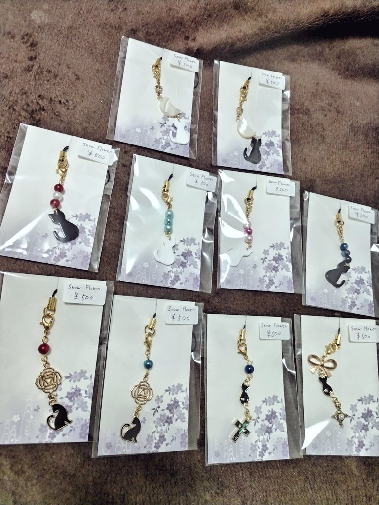 be_sora2nd's tweet photo. #withにゃんこ展 

🎨作品紹介
🐱Snow Flower さん @yuki0912
▶ヘアピン、キーホルダー、ピアスなど……お値段💰画像参照
※ピアスからイヤリングへのパーツ交換はプラス百円で承ります。
 
✉️通販はDMまたはメール be.sora2nd@gmail.comのどちらかにお送りください✨ https://t.co/rbdirglXag