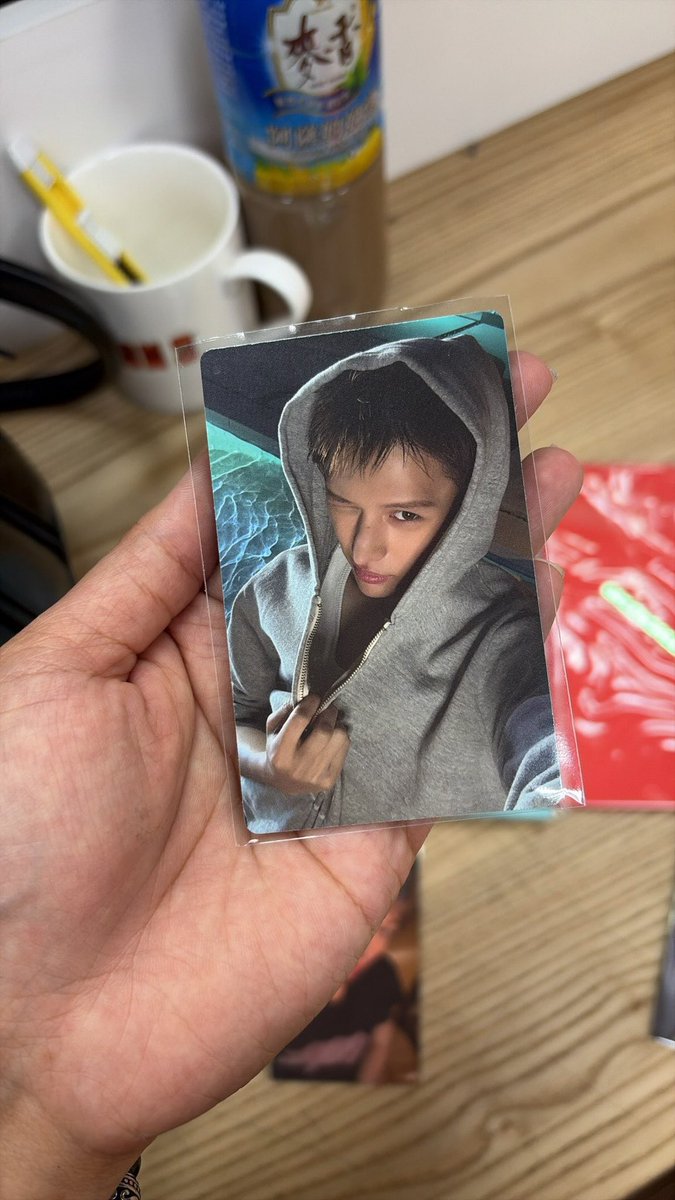 jjamiseu's tweet photo. this james bluelips pc 😭 https://t.co/8GNYC0v5WW