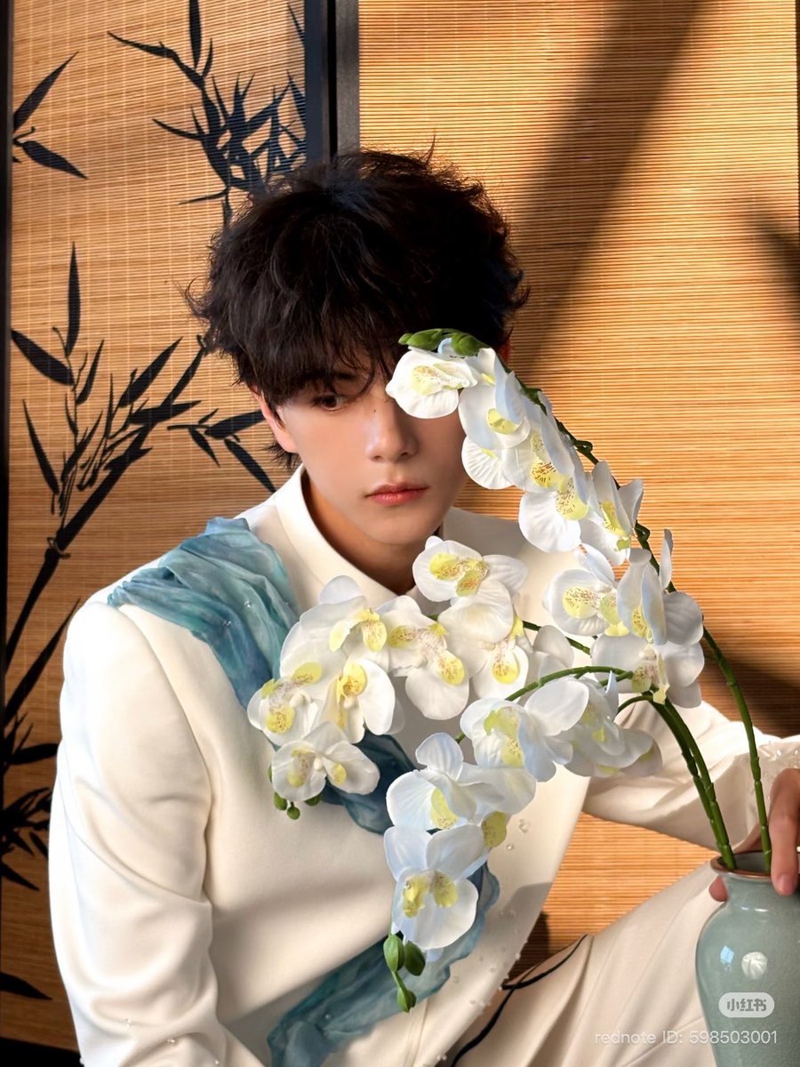 monotk555's tweet photo. #aylio  
王子様かな？？？それとも花の妖精？？？
まつ毛長い…

Cr: rednoteID：598503001(吕思瞳) https://t.co/FWshEWQIsR