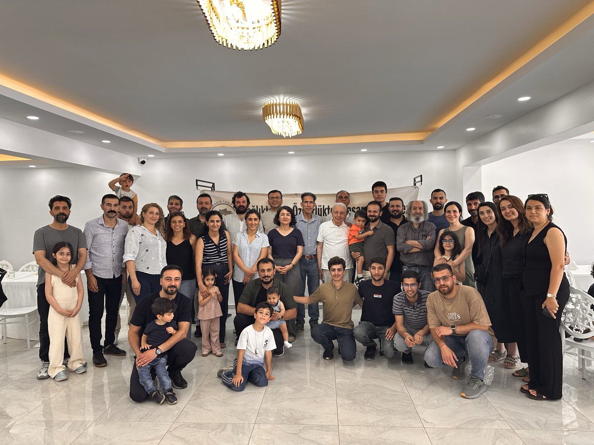 diyartabip's tweet photo. Değerli üyelerimiz ve aktivistlerimizle kahvaltı programında bir araya gelerek dayanışmamızı ve örgütlü mücadele kararlılığımızı bir kez daha güçlendirdik.
Mesleğimizin sorunlarının, sağlık sisteminin içinde bulunduğu tablonun ve önümüzdeki dönemde yürüteceğimiz çalışmaların değerlendirildiği buluşmamızda; birlikte düşünmenin, birlikte üretmenin ve dayanışmayı büyütmenin önemini bir kez daha vurguladık.
Hekimlerin özlük hakları, mesleki bağımsızlığı ve toplumun nitelikli sağlık hizmetine erişim hakkı için emekten, demokrasiden ve barıştan yana mücadelemizi ortak akıl ve dayanışmayla sürdürmeye devam edeceğiz.
Katılım sağlayan tüm meslektaşlarımıza teşekkür ediyor; dayanışmanın, örgütlü mücadelenin ve birlikte üretmenin gücüyle yol yürümeyi sürdüreceğimizi bir kez daha ifade ediyoruz.