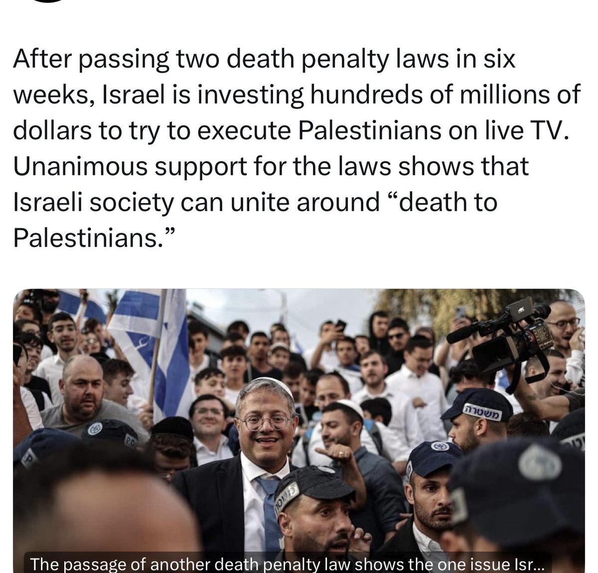 rulajebreal's tweet photo. È sempre più chiaro: il ministro israeliano, condannato per terrorismo Ben Gvir è Israele, e Israele è Ben Gvir. Sono una cosa sola.
I crimini di guerra, barbarie e il sadismo di Ben Gvir sono normalizzati nella società israeliana, vengono celebrati e premiati.
Solo una pressione esterna costante, Boicottaggio e sanzioni potranno creare le condizioni affinché la depravata società israeliana modifica questa traiettoria catastrofica prima che completino il genocidio coloniale e lo sterminio di milioni di bambini e civili palestinesi e libanesi.