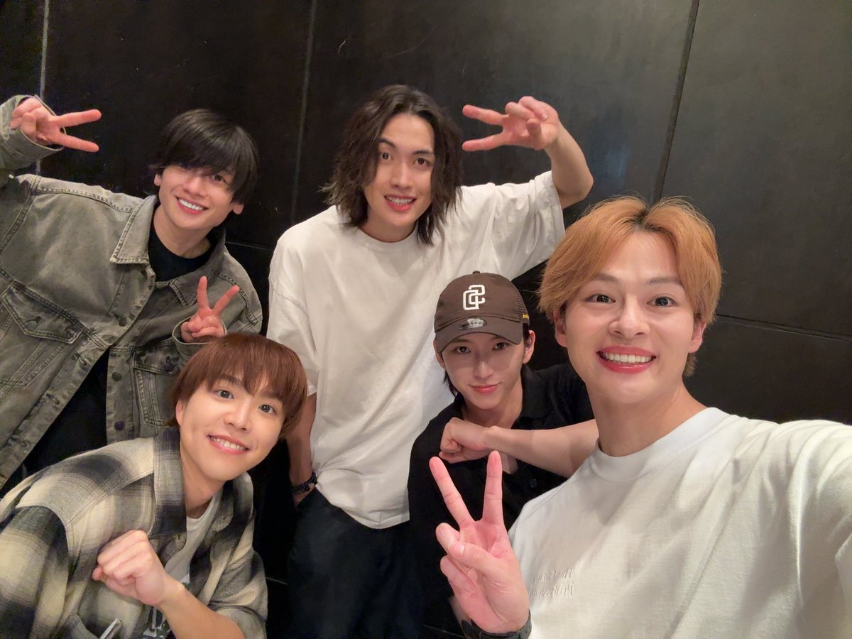ohmi_youta's tweet photo. PLAYULTRA  
お疲れ様でしたぁぁ！！！
結果は敗者復活戦からのベスト4でした⭐️

共演者の皆様全員最高で、とにかくアツく、充実した時間でした🔥

スーパー楽しかったです！！！
皆様アツい応援ありがとうございました⚡️⚡️
#プレイウルトラ
#ボイクラ東京 https://t.co/Scc93miXQR