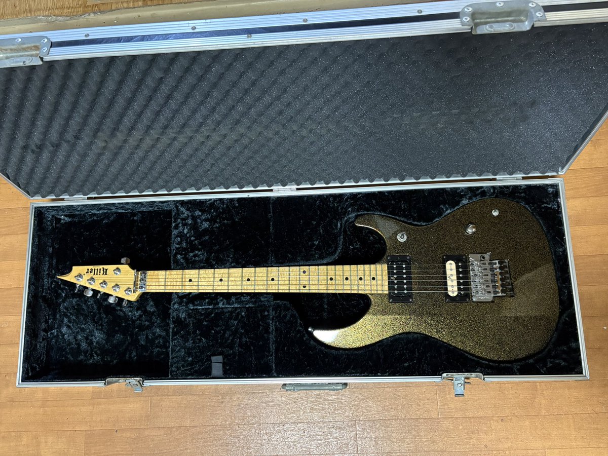 yu_666's tweet photo. 参謀好きすぎて同じの使うとか恐れ多くてずっと買えなかったけど先日のミサの後に見つけてつい…
旧Fascistでもシャーラーじゃなくてフロイドでバーズアイも薄っすらと。
こないだマーヴェリック買ったとこやのになぁ、まぁこれでギターは終わりかな https://t.co/yAyrNrYFEZ