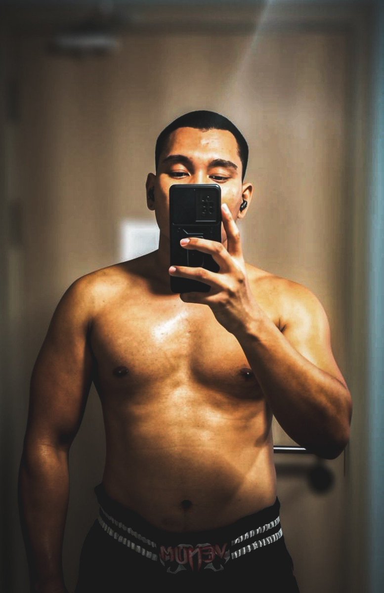 DaneWoww's tweet photo. 87 kg. 🦍 https://t.co/eZXwB9N9XE