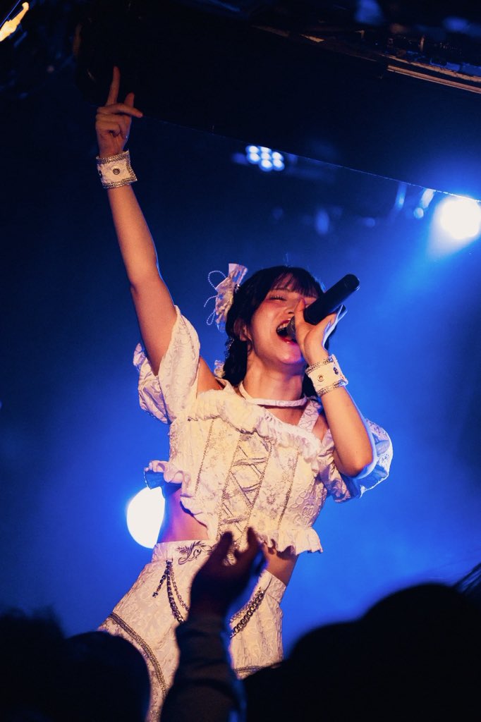 HATENO_AKARI's tweet photo. 本日7/5は輝夜あかりがアイドルになった日🎼🤍

2年前の今日とても素敵なステージでデビューさせていただきました😌
アイドルとして活動している期間はまだ1年と少しだけれど、わたしが歌い続けていられるのは、受け取ってくれるあなたがいるからです。

ずっとあなたの心に歌を届けられますように🎤🤍 https://t.co/laP2bzD677
