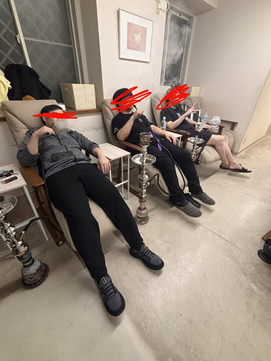 yarosheeshakai's tweet photo. メディシーシャのソファーは寝れます
マジでリクライニング性能高！

@medishisha https://t.co/bpSBOH8avS