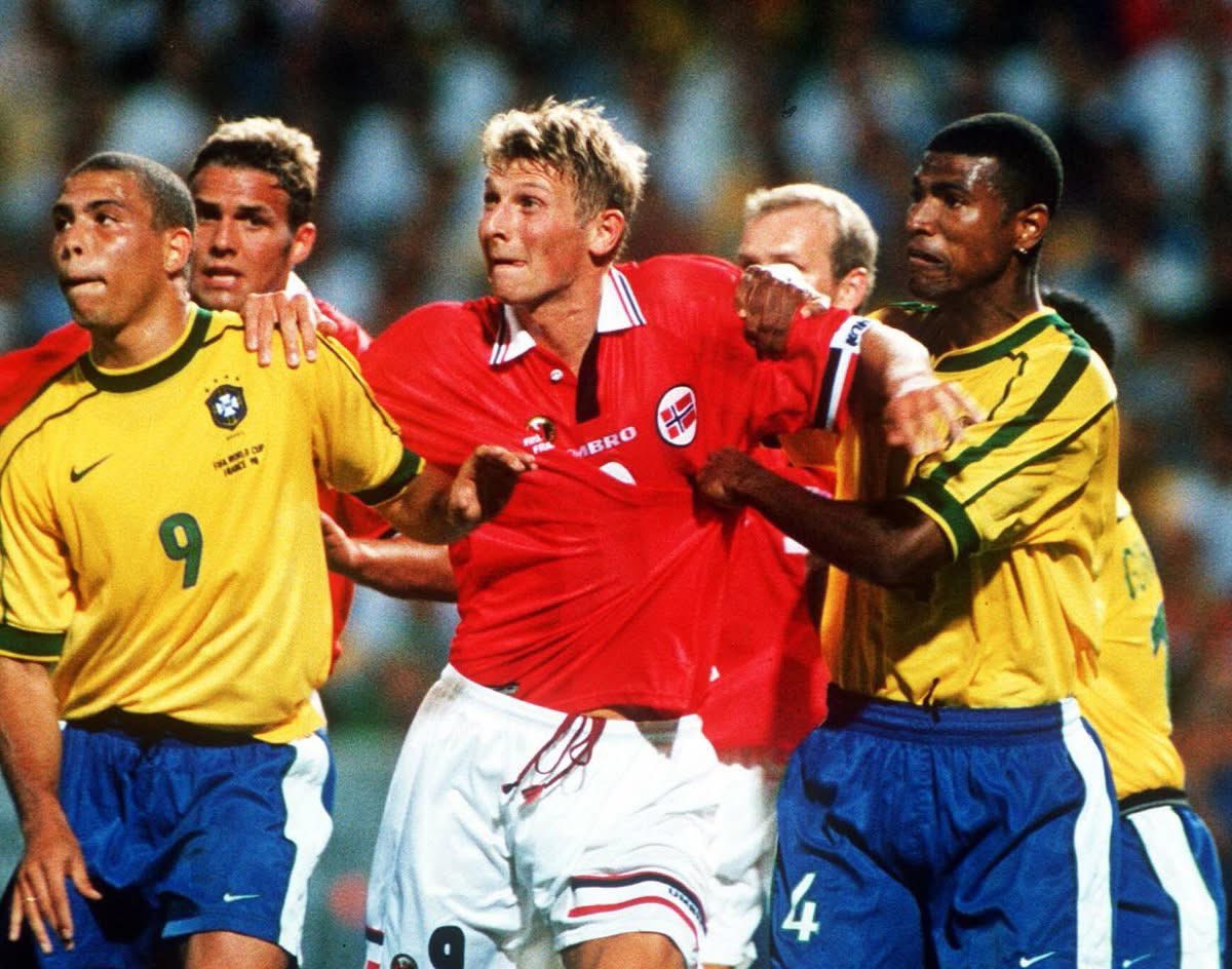 zaid_abusway's tweet photo. في مونديال 1998 
فازت فرنسا على باراغواي 
والنرويج على البرازيل
والمغرب على اسكتلندا

في مونديال 2026 
فازت فرنسا على باراغواي 
والمغرب على اسكتلندا
فهل تستطيع النرويج تكرار انتصارها على البرازيل ؟ https://t.co/fWaYaGJMX7