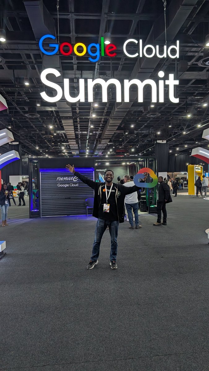 AmaniBisimwa4's tweet photo. Honored to attend the 1st #GoogleCloudSummit in Africa on July 1st in Johannesburg!
Joined 2,600+ innovators & developers under the theme "Building for Africa with Google Cloud".
Great talks & networking. Thanks @googledevs & @GoogleDevExpert for the invite!🚀
#TechInAfrica https://t.co/YmpjqhDDL0