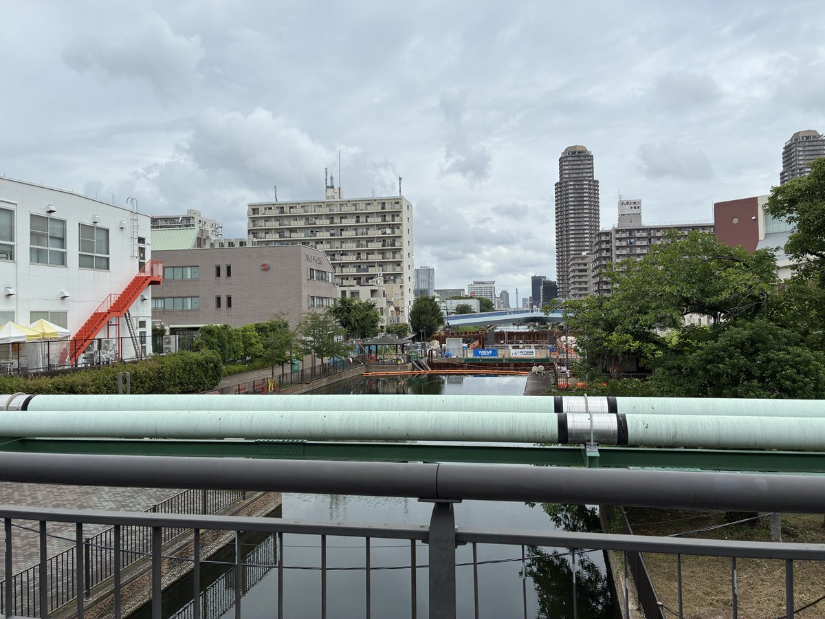 teketake's tweet photo. 小名木川クローバー橋のとこの水上アスレチックが工事でなくなってた https://t.co/94yF8yYRBi