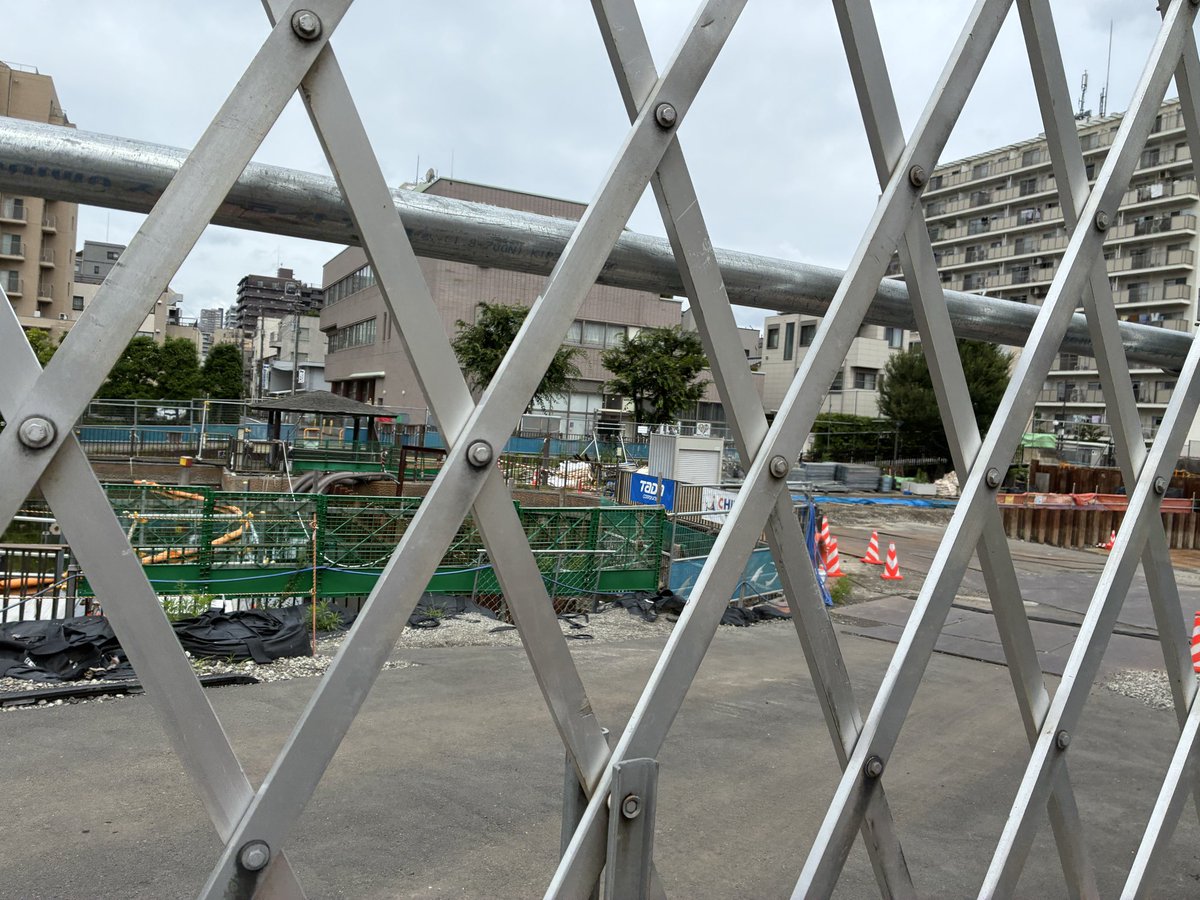 teketake's tweet photo. 小名木川クローバー橋のとこの水上アスレチックが工事でなくなってた https://t.co/94yF8yYRBi