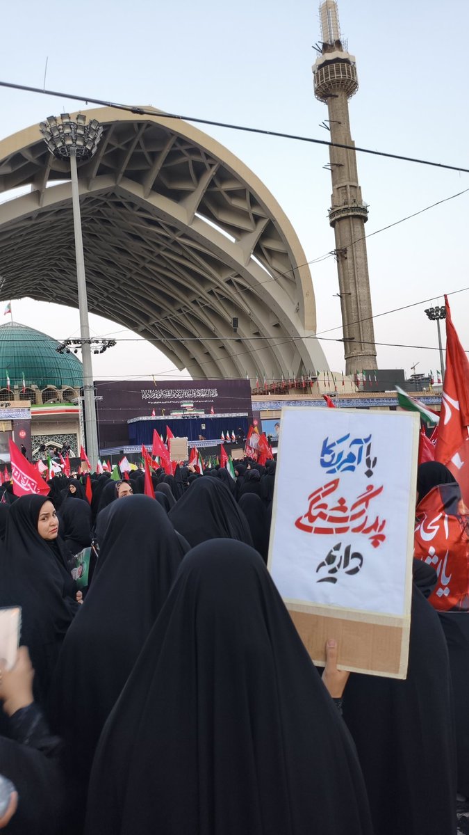f_mehrzadeh's tweet photo. ما با آمریکا بی شرف پدر کشتگی داریم...
#وداع_علویان 
#باید_برخاست https://t.co/vyPK7eXPmn