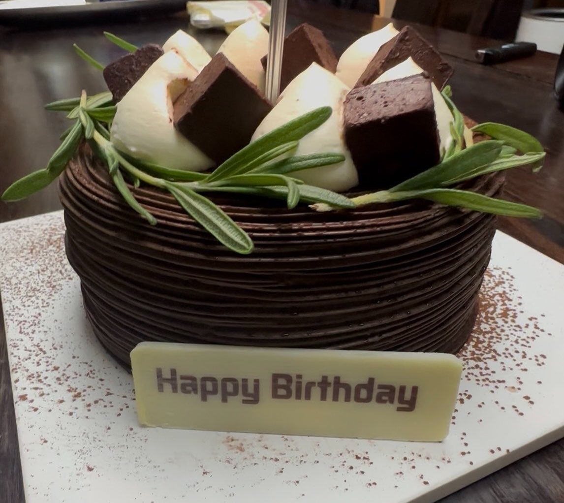 Alex___apple's tweet photo. 🥳🎂 https://t.co/5Fb9XoNbLp