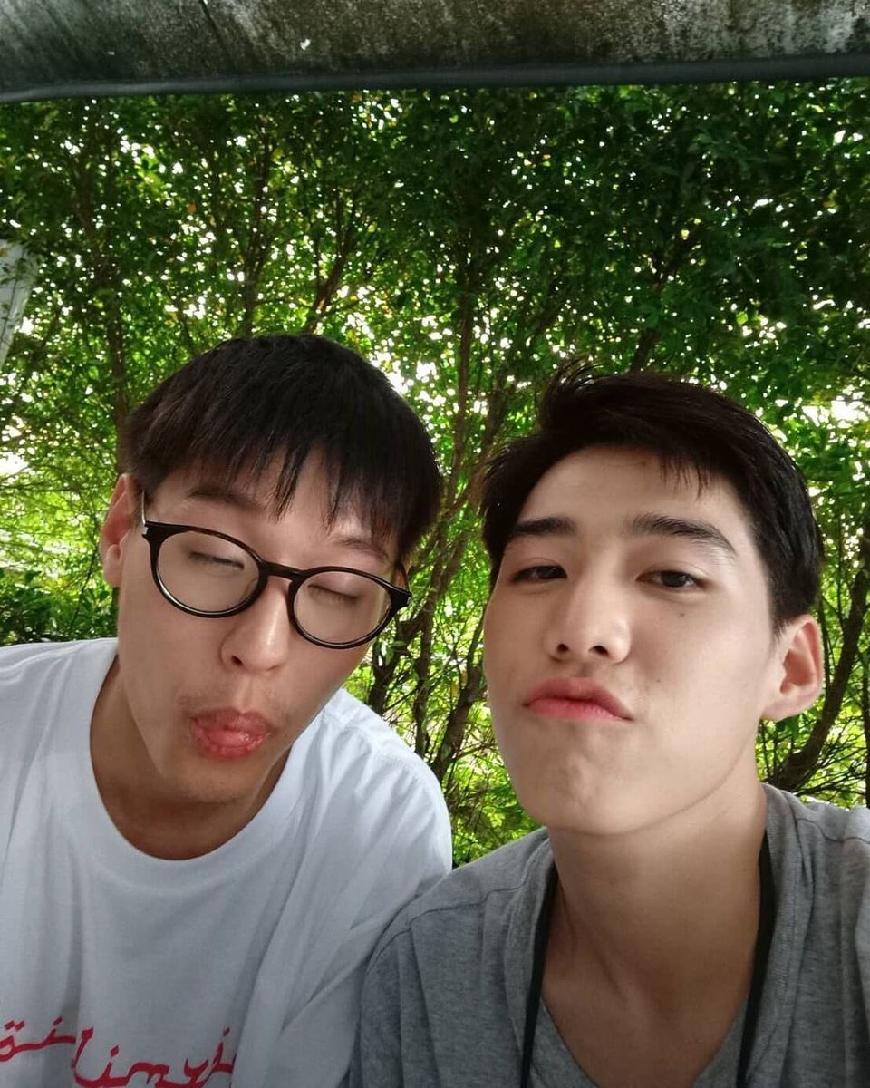 iamluckygirJT's tweet photo. มัวแต่ให้หึงกันไปมา มัวแต่ติดกับสถานะว่าต้องคู่กันตลอดไป ก็ไม่ต้องทำมาหากินกันพอดี เคมีใหม่ๆ อะไรใหม่ก็คงไม่ต้องได้เห็น ที่เขาทำเพราะเขาไม่อยากให้ติดภาพต้องคู่กันตลอด เพราะอนาคตเขาอาจจะไปร่วมงานกับผู้คนหลากหลาย แต่กลับกลายเป็นว่า ไม่ถูกใจ คนกลุ่มนึงซะงั้น // เขามีทีมหลังบ้านทีมเดียวกัน เขาเจอกันคุยกันอยู่ตลอด ถ้าไม่อยากซัพพอร์ตเพราะเขาไม่เสิร์ฟก็ไม่เป็นไร แต่ไปด้อยค่าความสัมพันธ์เขาบอกว่าเปลี่ยนไปบ้างอะไรบ้าง ถามหน่อยเถอะ อยู่ใต้เตียงน้องมันเหรอ รู้ดีจัง คิดเองเก่ง เขามีกันก่อนมีเราอีก ก่อนไม่มีเราเขาก็อยู่กันสองคน แล้วเรามาทีหลังกล้าตัดสินเขาแค่คำพูดไม่กี่คำแค่นั้นเหรอ แฟนเป็นคลับหรือผู้กุมชีวิต อันนี้อยากจะทราบ // เอาเถอะ เชื่อว่าสองจิ๋วจะผ่านมันไปได้ เพราะลูกนี่เก่ง เก่งกันมาตลอด ไอด้อนแคร์ (เสียงพีพี)