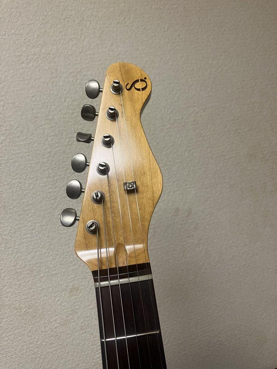 Tak_JM's tweet photo. Black Smokerの新しいモデルを作って頂きました！！
激渋！！カッコ良いー！
ネックグリップの処理も新しくなっててめちゃくちゃ握りやすい！！！

いつもありがとうございます🙇‍♂️ https://t.co/RkmuKdAtLS