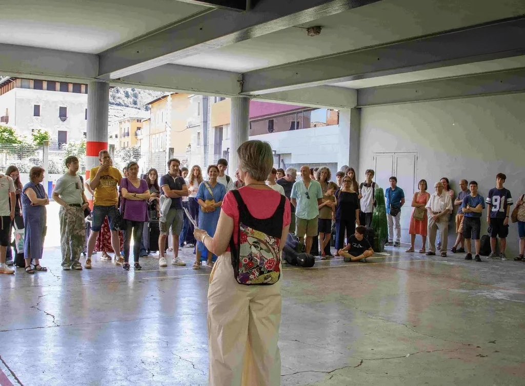 Aj_Ripoll's tweet photo. 🎻🎹 Ja s’ha donat el tret de sortida al 37è Curs d’Interpretació Musical de #Ripoll, amb la benvinguda a la trentena d’alumnes que han arribat a la vila d’arreu de la geografia catalana i més enllà. Rebran classes de violí, violoncel, flauta, piano i música de cambra. https://t.co/DnFLNBhiWR