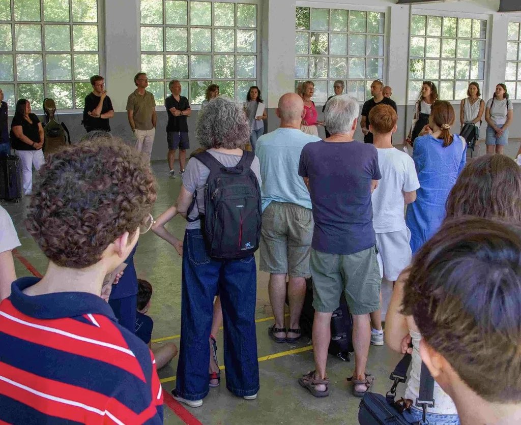 Aj_Ripoll's tweet photo. 🎻🎹 Ja s’ha donat el tret de sortida al 37è Curs d’Interpretació Musical de #Ripoll, amb la benvinguda a la trentena d’alumnes que han arribat a la vila d’arreu de la geografia catalana i més enllà. Rebran classes de violí, violoncel, flauta, piano i música de cambra. https://t.co/DnFLNBhiWR