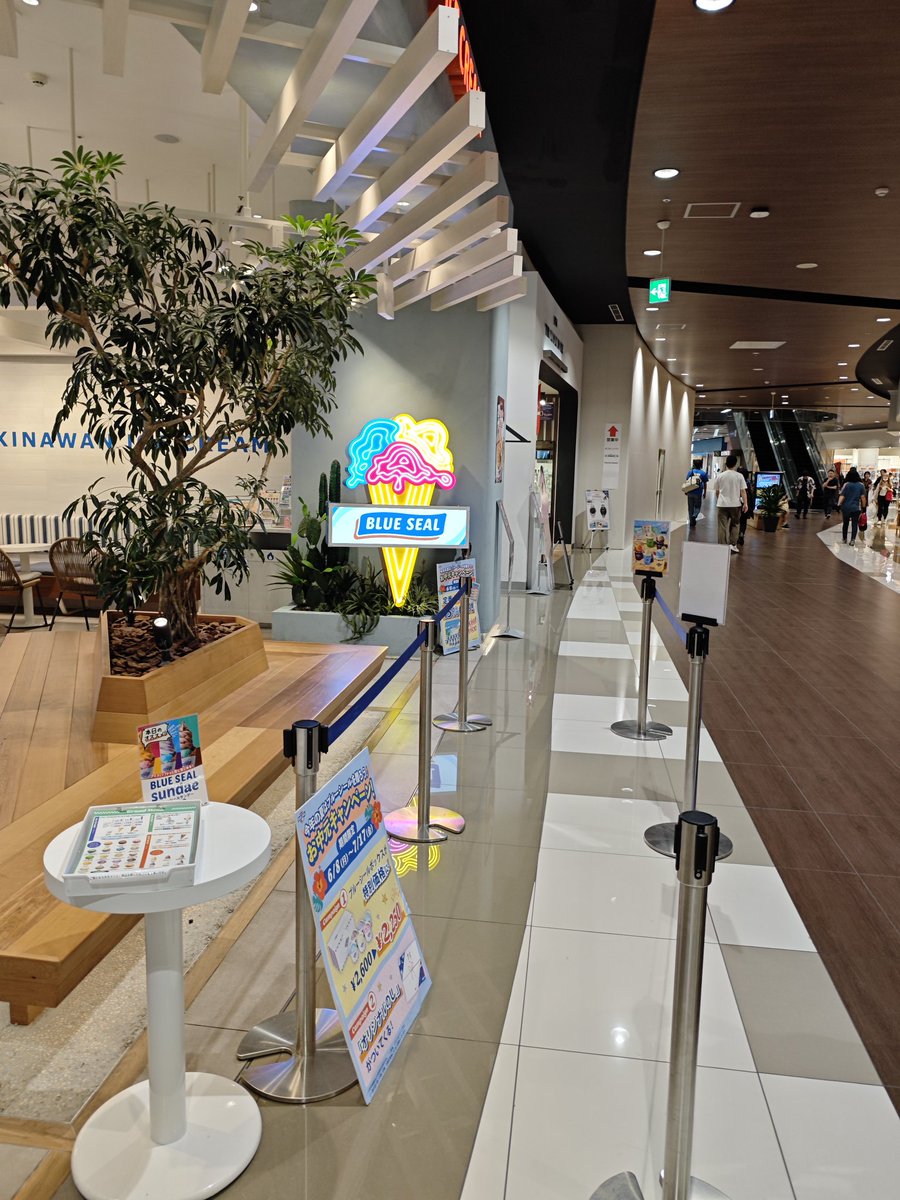 macdeath111's tweet photo. こっちのイオンの建屋に来たらバーキンとブルーシールあったんか🤦‍♂️ https://t.co/Vkx2GHAi91