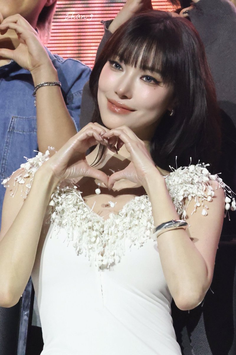 emsseysquared's tweet photo. JINGJING X KANG YUNA
@Jingjingyu364 

I cannot unseeeee

*photo credits to the owner

#EnemieswithBenefits #Jangjingjing #JingjingYu https://t.co/mPs3Hc5WPK