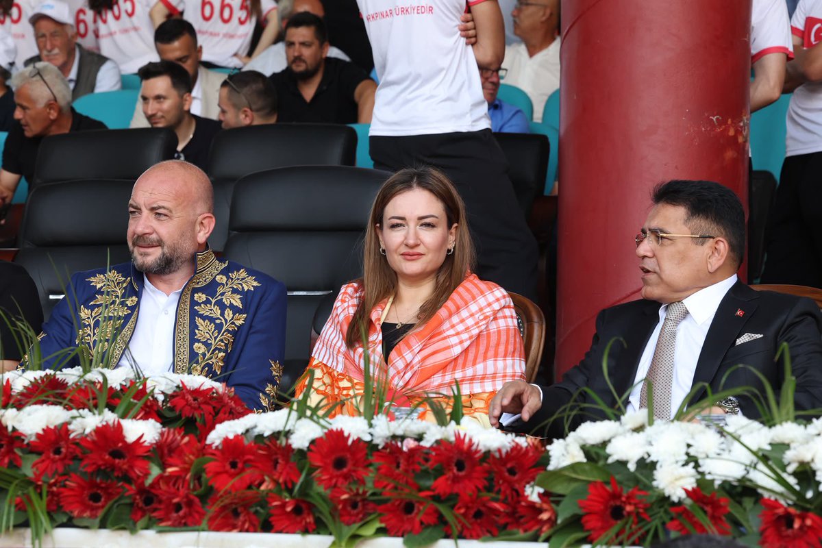 busraozdemirtr's tweet photo. 665. Tarihi Kırkpınar Yağlı Güreşleri için dualı çayırdayız.

Yarı finale kalan başpehlivanlarımız Mustafa Taş ve Erkan Taş’a başarılar diliyorum. Er meydanında kol bağlayan tüm pehlivanlarımıza Allah derman versin.

Ata sporumuzu yaşatmak ve bu büyük geleneği geleceğe taşımak için mücadele eden tüm pehlivanlarımıza emekleri ve verdikleri mücadele için teşekkür ediyorum.
