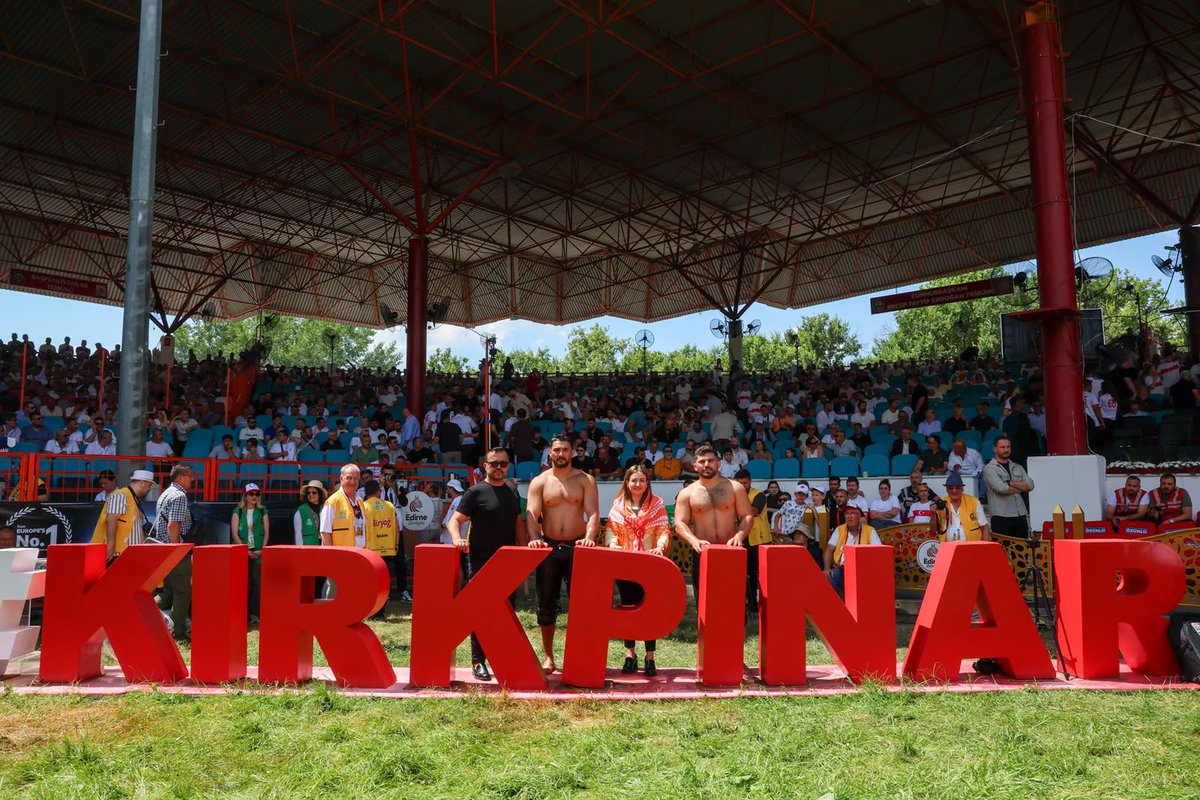 busraozdemirtr's tweet photo. 665. Tarihi Kırkpınar Yağlı Güreşleri için dualı çayırdayız.

Yarı finale kalan başpehlivanlarımız Mustafa Taş ve Erkan Taş’a başarılar diliyorum. Er meydanında kol bağlayan tüm pehlivanlarımıza Allah derman versin.

Ata sporumuzu yaşatmak ve bu büyük geleneği geleceğe taşımak için mücadele eden tüm pehlivanlarımıza emekleri ve verdikleri mücadele için teşekkür ediyorum.
